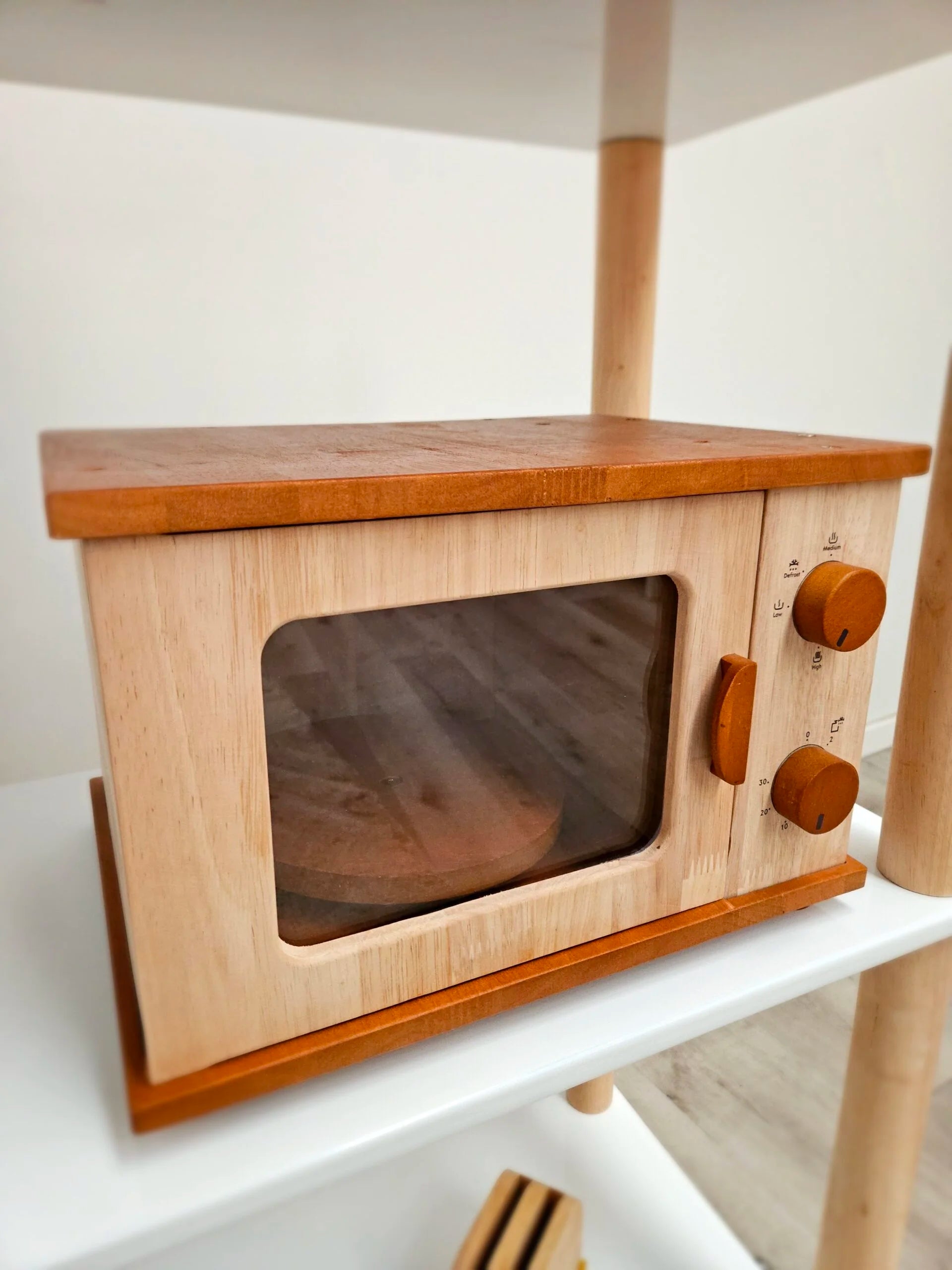 Four à micro-ondes en bois