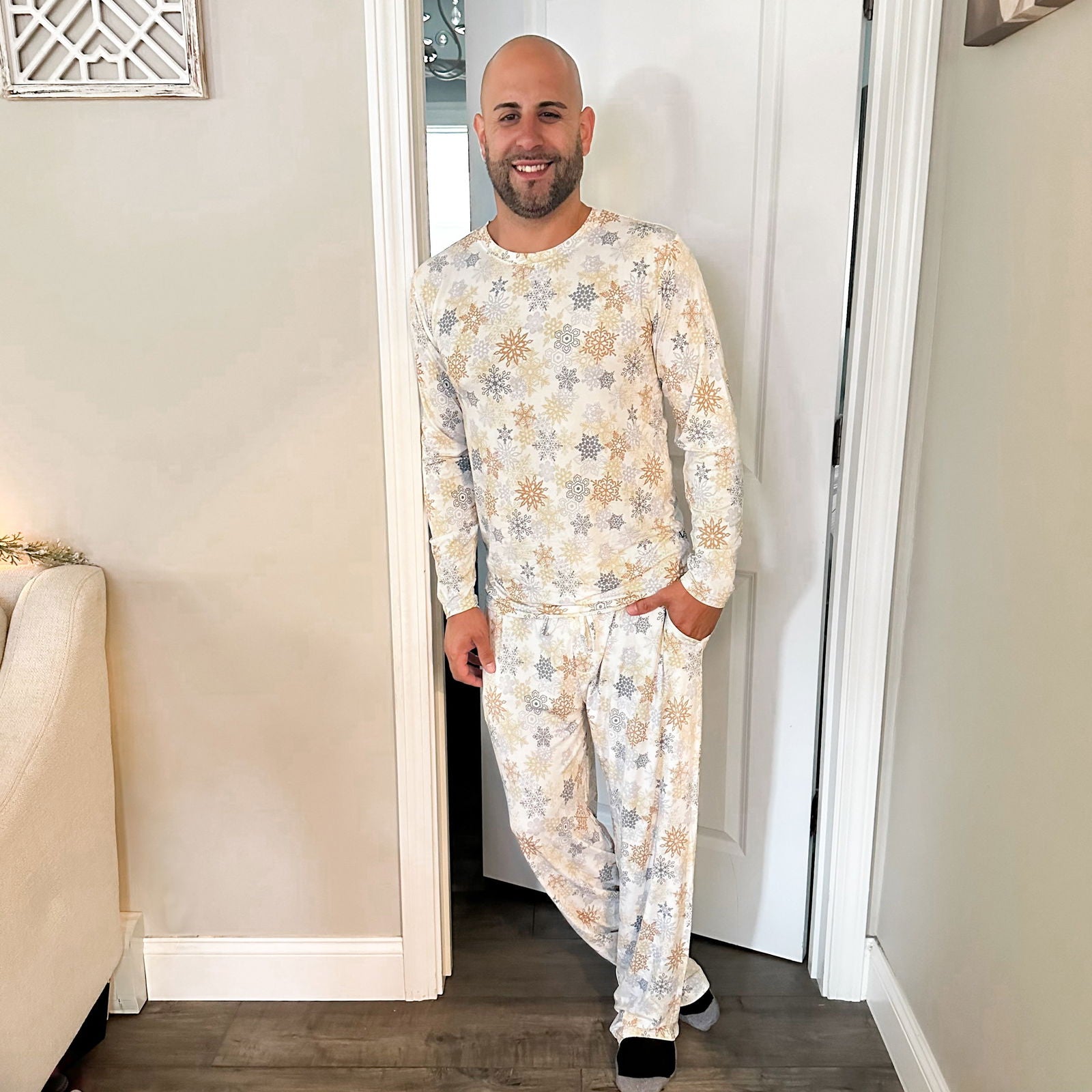 Men's Pajama Set in Snowflakes - Natural CuteNest