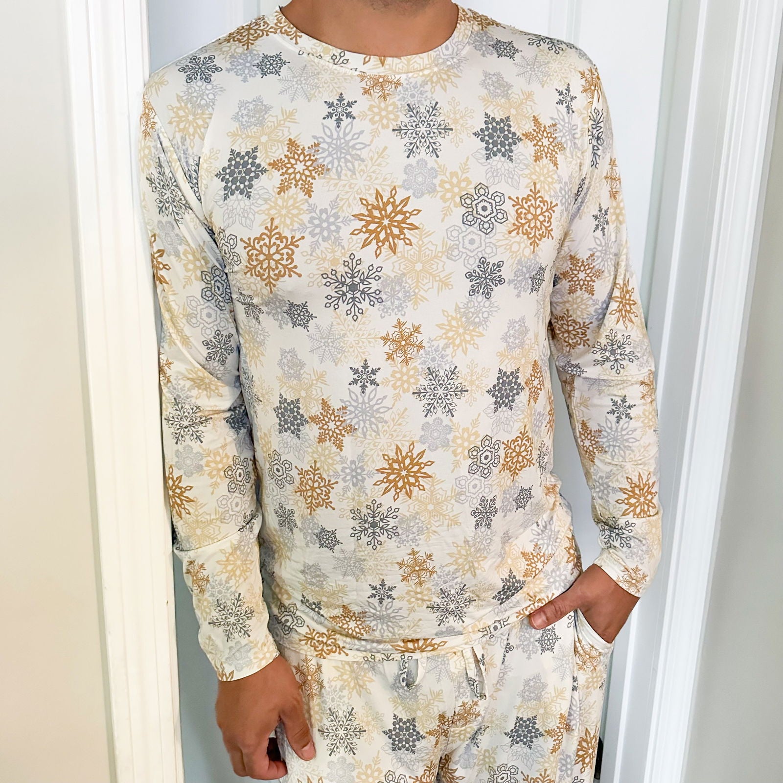 Men's Pajama Set in Snowflakes - Natural CuteNest