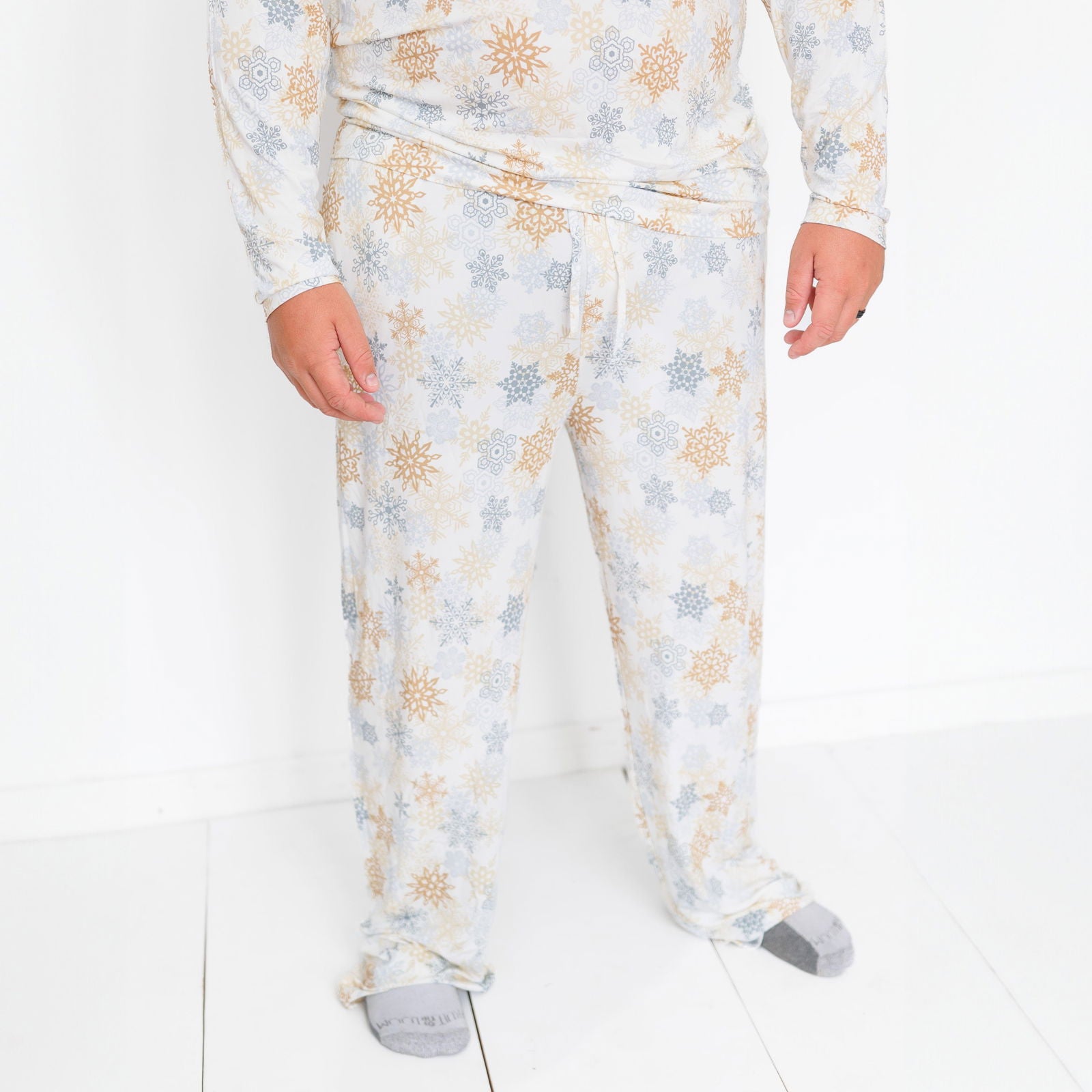 Men's Pajama Set in Snowflakes - Natural CuteNest