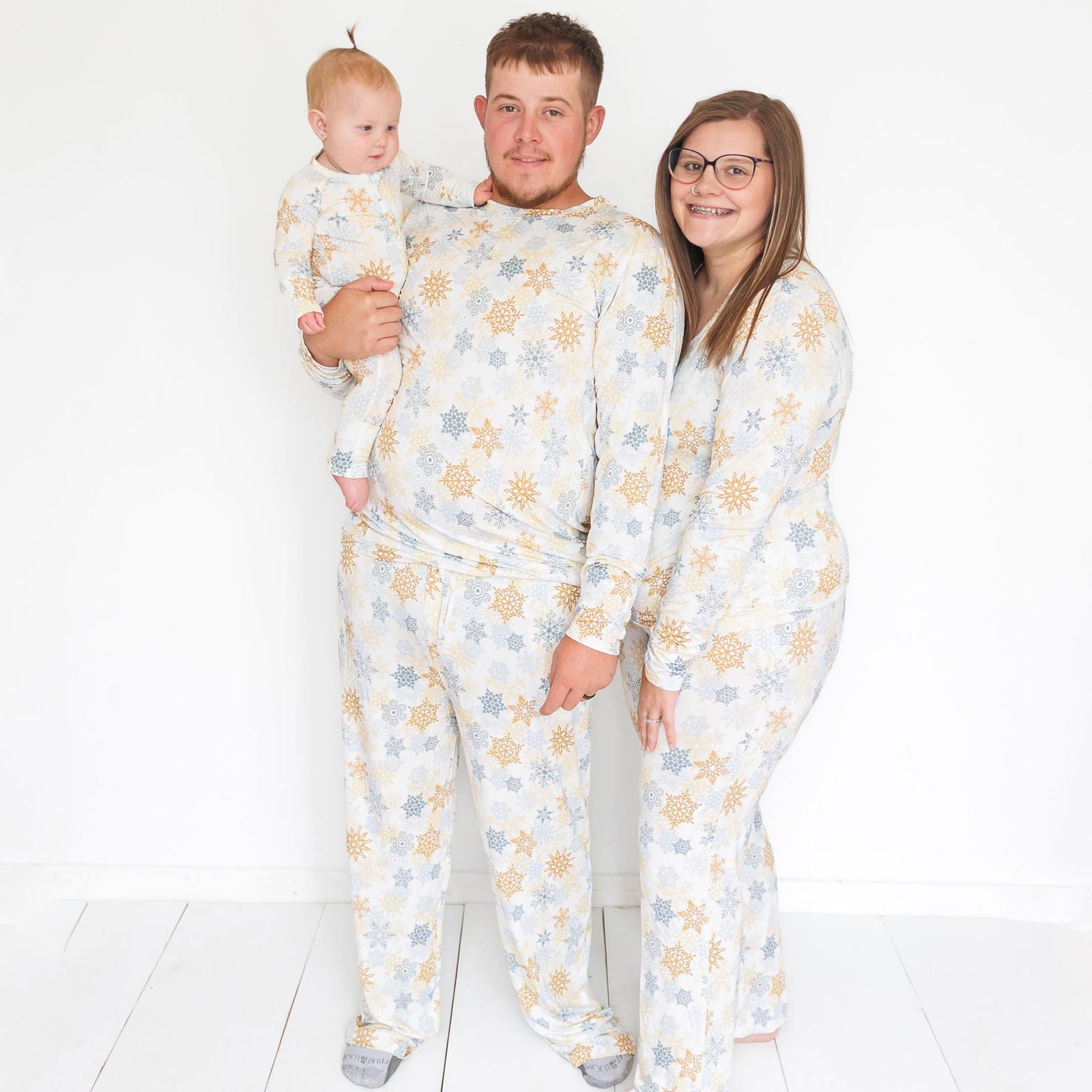 Men's Pajama Set in Snowflakes - Natural CuteNest